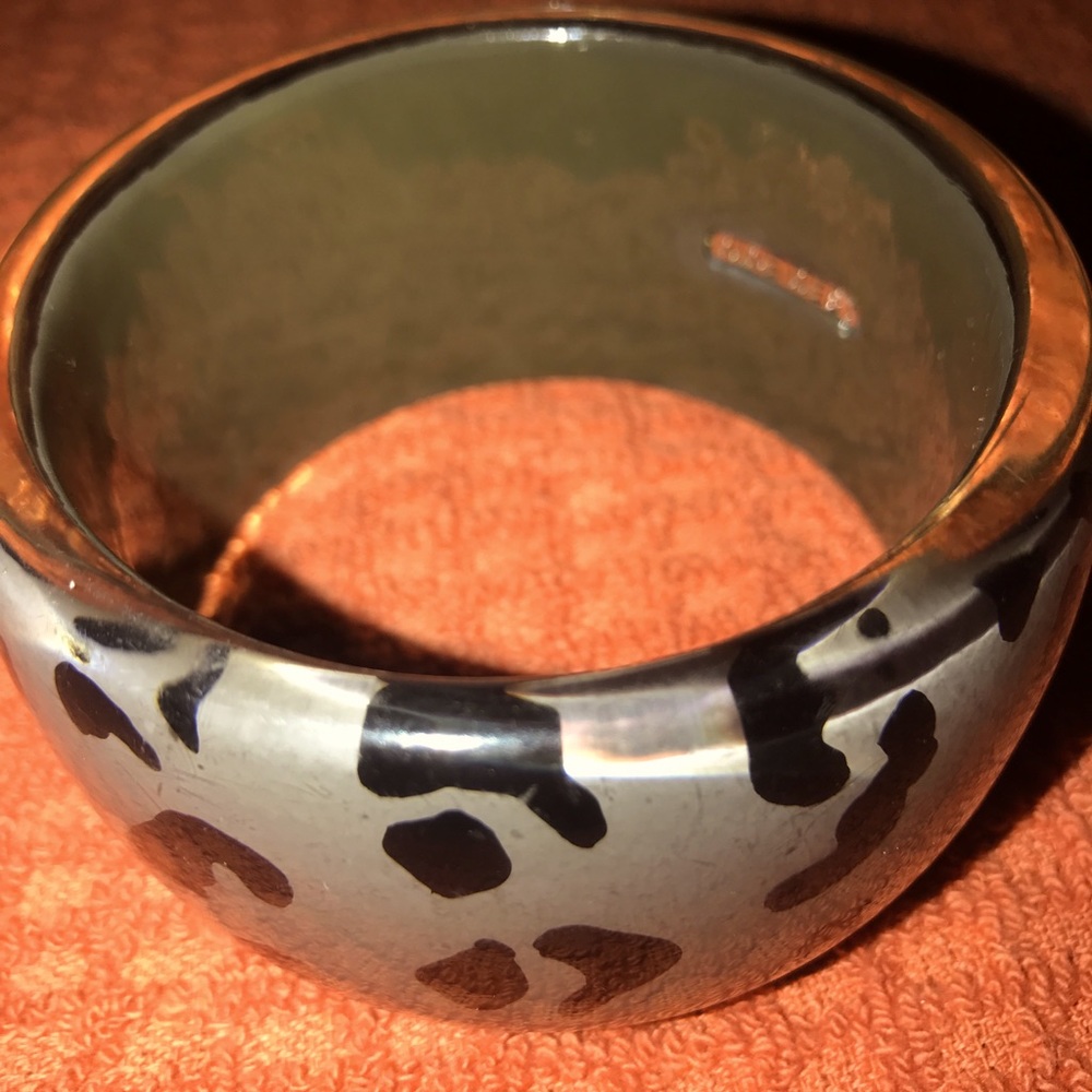 GUC Nine West Big Chunky Lucite Bangle Bracelet